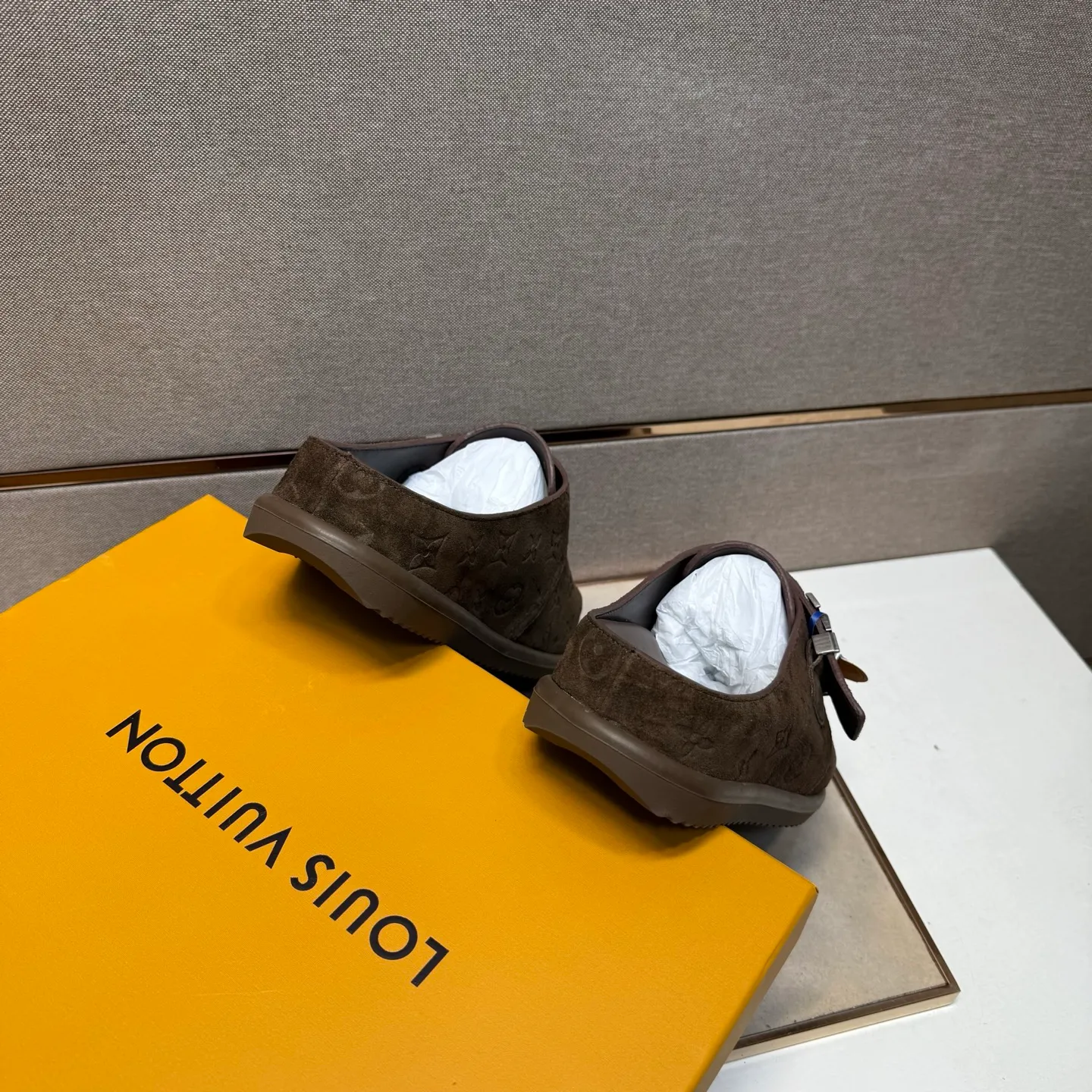 Men's men's shoes 💰pp540 [LV～] Men's casual half slippers 2025z cabinet sales simultaneously 🔶Size: 39-44 #️⃣ 🔷4 colors🔜The upper is made of multi-material splicing ➕Genuine leather lining, comfortable and breathable, sole: original comfortable and wear-resistant outsole, ⚠️Real thing📱Photographed🎬The real thing is better📢📢📢
